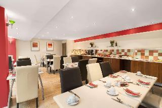 Гостиница Ramada by Wyndham Hounslow - Heathrow East
