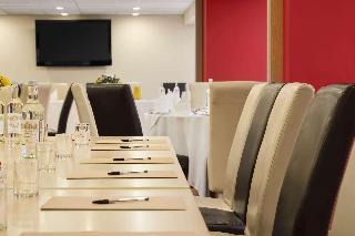 Гостиница Ramada by Wyndham Hounslow - Heathrow East