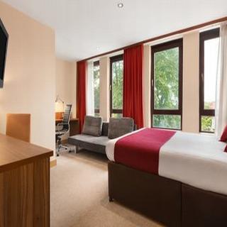 Гостиница Ramada by Wyndham Hounslow - Heathrow East