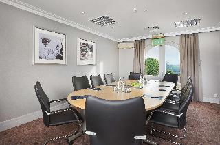 Гостиница Hilton Cobham