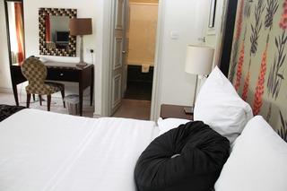 Honest Lawyer Hotel
