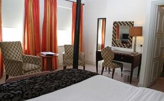 Honest Lawyer Hotel