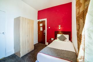 OYO The Strand Hotel