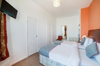 OYO The Strand Hotel