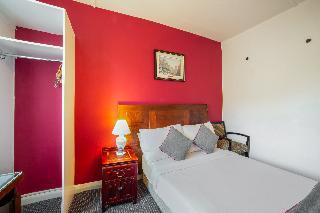 OYO The Strand Hotel