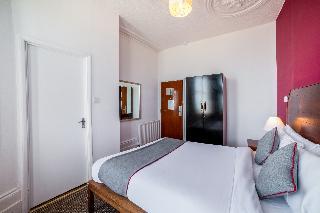 OYO The Strand Hotel