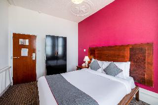 OYO The Strand Hotel