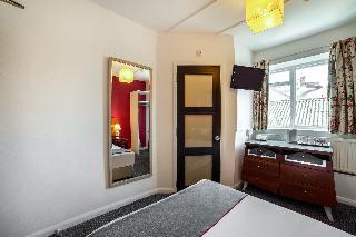 OYO The Strand Hotel