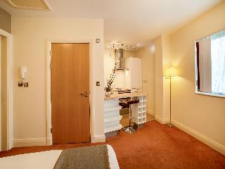 Hotel OYO Chase Suites