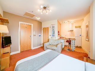 Hotel OYO Chase Suites