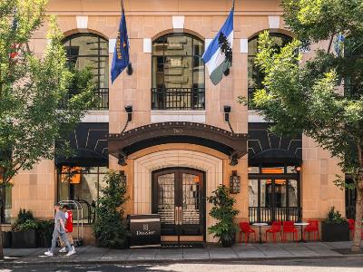 Hotel Dossier