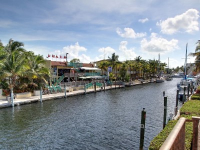 Hotel Waterside Suites And Marina