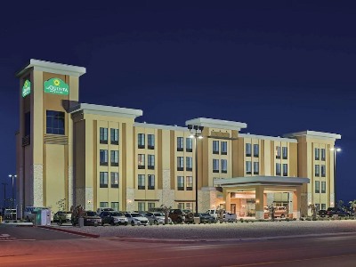 Гостиница La Quinta Inn N Suites Wyndham Carlsbad
