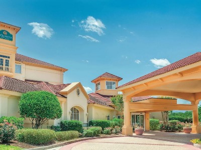 Гостиница La Quinta Inn And Suites Broadway Area