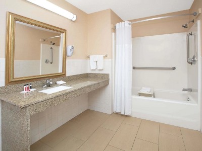 Гостиница Days Inn By Wyndham Hamilton