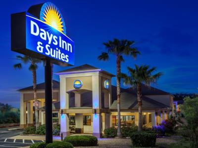 Гостиница Days Inn N Suites Wyndham Huntsville Tx