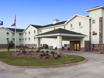 Гостиница Days Inn Suites By Wyndham Columbus Ne