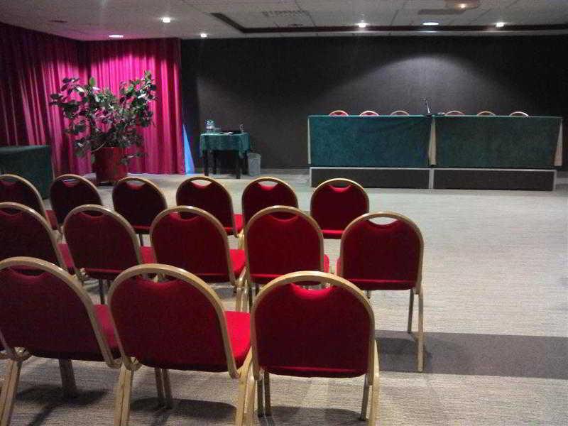 Гостиница Hotel Mercure Vannes Le Port