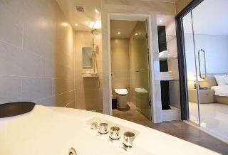 Гостиница Geoje Artnouveau Suite Hotel