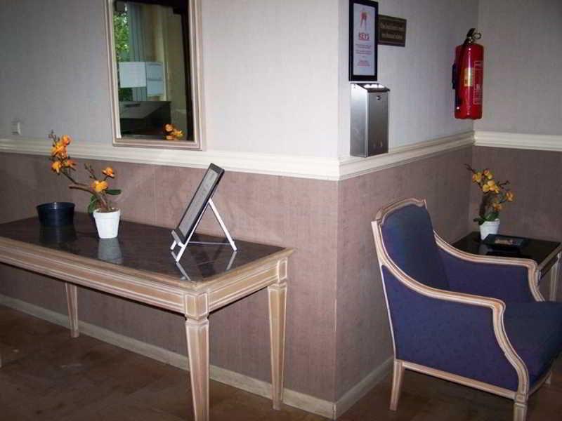 Гостиница Ambassador Suites Leuven