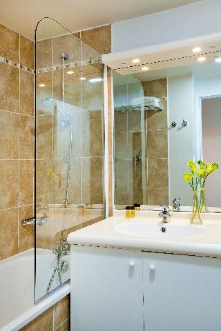 Гостиница Residhome Bures La Guyonnerie