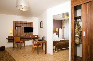 Гостиница Residhome Bures La Guyonnerie