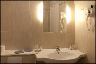 Гостиница Hotel Kyriad Sete Balaruc