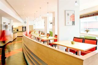 Гостиница ibis Poissy