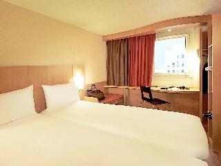 Гостиница ibis Poissy