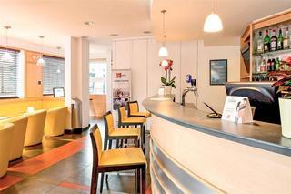 Гостиница ibis Poissy