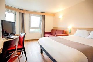 Гостиница ibis Poissy