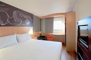 Гостиница ibis Poissy