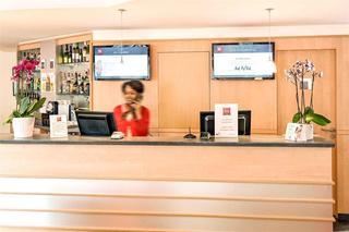 Гостиница ibis Poissy