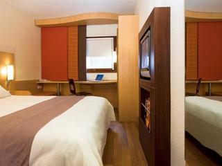 Hotel ibis Paris Pont de Suresnes Longchamp