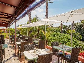 Гостиница ibis Hyeres Plage Thalassa