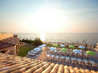 Гостиница ibis Hyeres Plage Thalassa