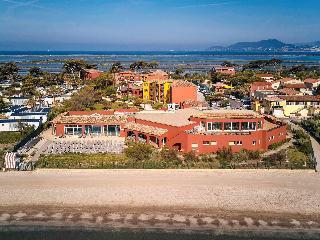 Гостиница ibis Hyeres Plage Thalassa