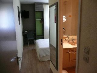 Гостиница Kyriad Direct Chartres Est