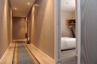 Гостиница Logis Hotel la Bastide des Oliviers
