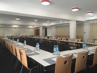 Гостиница Kyriad Le Bourget Centre - Parc des Expositions