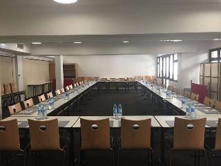 Гостиница Kyriad Le Bourget Centre - Parc des Expositions