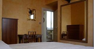 Hotel Language and Art