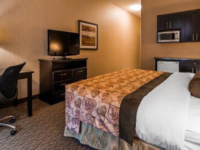 Гостиница Best Western Plus Estevan Inn And Suites