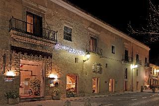 Гостиница NH Collection Caceres Palacio de Oquendo