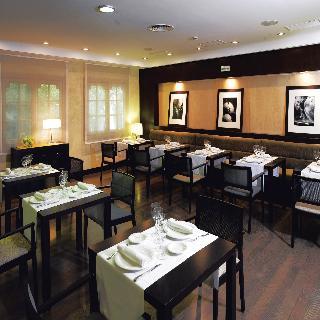 Гостиница NH Pamplona Iruna Park
