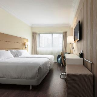 Гостиница NH Pamplona Iruna Park