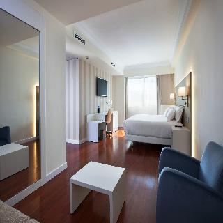 Гостиница NH Pamplona Iruna Park