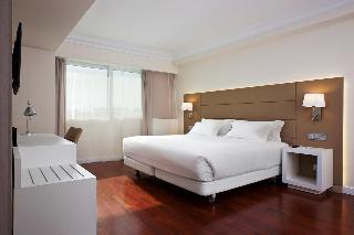 Гостиница NH Pamplona Iruna Park