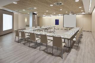 Гостиница NH Pamplona Iruna Park