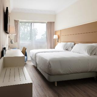 Гостиница NH Pamplona Iruna Park
